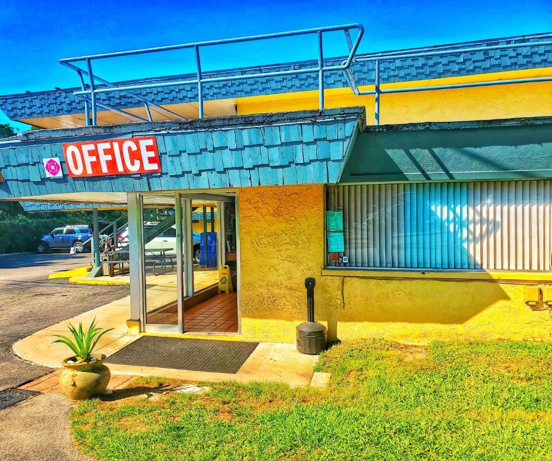 The Port Hotel And Marina Crystal River Exterior photo
